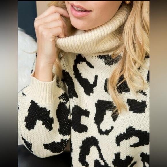 Blue B Oversized Cream Black Animal Print Turtleneck Sweater sz Medium Large - Picture 10 of 12
